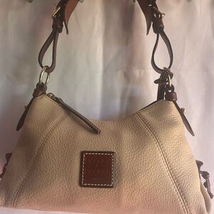 dooney creme shoulder bag great preloved condition